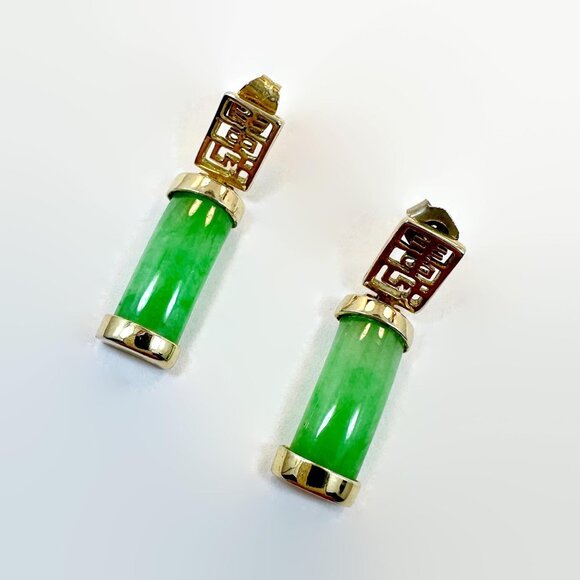 Vintage Earrings Jadeite: Gold Tone Green Stone Asian Characters Pierced - Picture 2 of 3